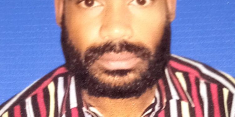 বাঘারপাড়া উপজেলার তেঘরী গ্রামের কামাল হোসেন’র বাঁচাতে চায়