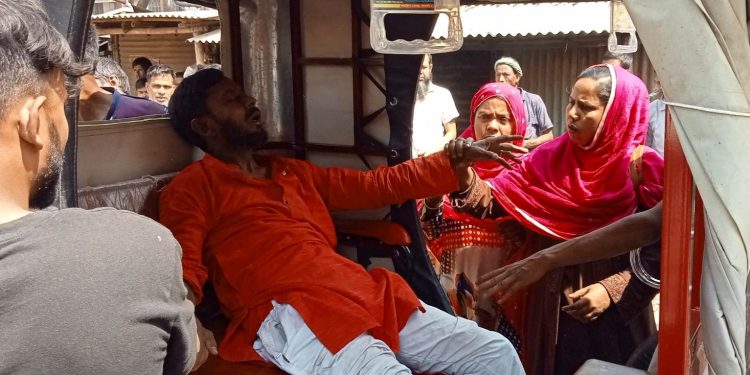 বদলগাছীতে শ্বশুরের সুদের টাকা আদায়ে আ’নেতা জামায়ের মারধর; আহত-১