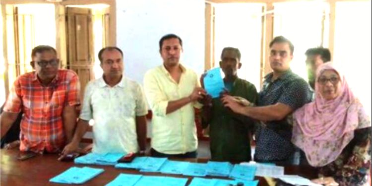 বসুন্দিয়া ইউনিয়নে বয়স্ক ও প্রতিবন্ধী ভাতার কার্ড পেয়েছে ১শ’ ১০ জন