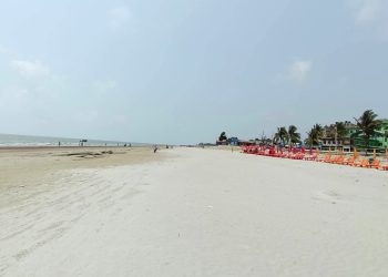 পর্যটক শূন্য কুয়াকাটা সৈকত