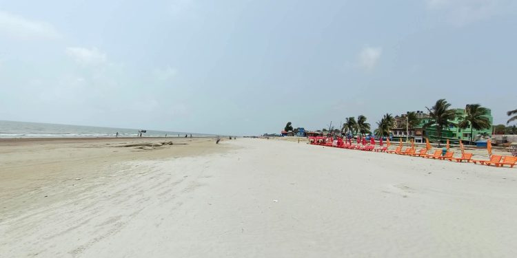 পর্যটক শূন্য কুয়াকাটা সৈকত