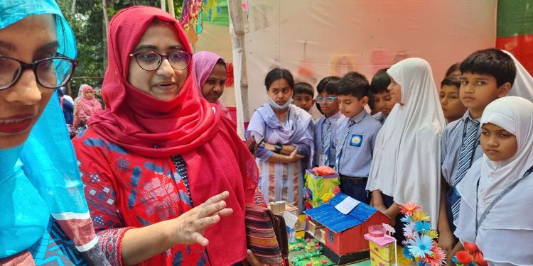 নড়াইল চিলড্রেন ভয়েস স্কুলের আয়োজনে ক্ষুদে শিক্ষার্থীদের নিয়ে অনুষ্ঠিত হল সৃজনশীল মেলা