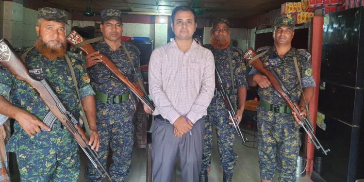 পবিত্র রমযানে দ্রব্যমূল্য নিয়ন্ত্রনে নড়াইলে ৪ ব্যবসা প্রতিষ্ঠানকে ২৩ হাজার টাকা জরিমানা