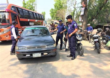 নড়াইলে ট্রাফিক আইন অমান্য করায় জরিমান