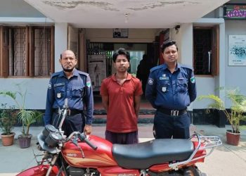 সাতক্ষীরার কালিগঞ্জ থানায় চোরাইকৃত একটি মটরসাইকেল সহ গ্রেপ্তার ০১