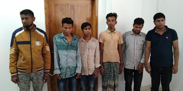 নড়াইলে ৩৯টি ল্যাপটপ ও বিপুল পরিমান চোরাই মালামালসহ গ্রেফতার-৬