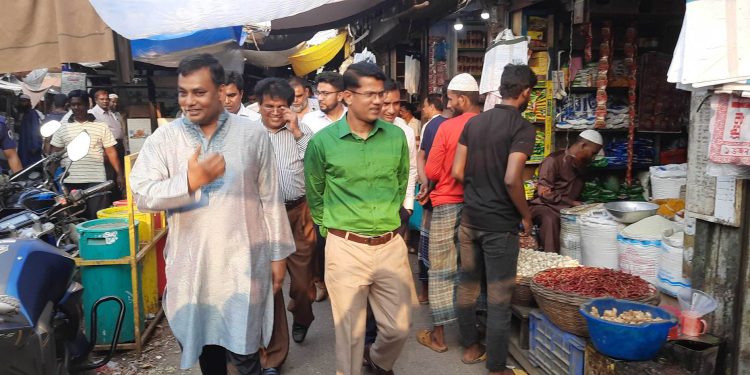 রমজানে নিত্য প্রয়োজনীয় পন্যের দাম নিয়ন্ত্রনে বাজার পরিদর্শন
