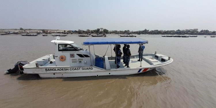 সুন্দরবন ও মাছের অভয়াশ্রম রক্ষায় বাংলাদেশ কোস্ট গার্ড পশ্চিম জোন কাজ করছে