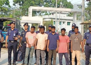হালুয়াঘাটে ডাকাত দলের পাঁচ সদস্য আটক