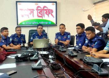 ফরিদপুরে পুলিশের প্রেস ব্রিফিং: বাবা-ছেলেকে নির্যাতনের ঘটনায় গ্রেফতার-৪