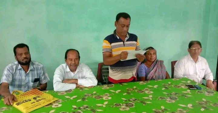 ডুমুরিয়ায় এক অসহায় শিশুর সম্পত্তি আত্মসাতের প্রতিবাদে সংবাদ সম্মেলন