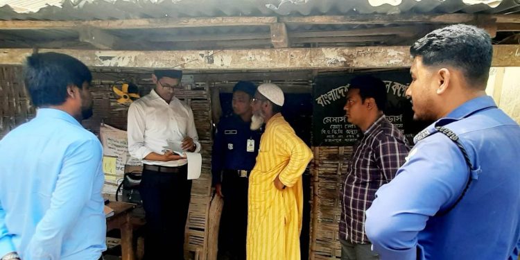 তেতুলিয়া উপজেলায় সেবা মূল্যের তালিকা সংরক্ষণ ও প্রদর্শন না করার দায়ে ডিলারের অর্থদন্ড