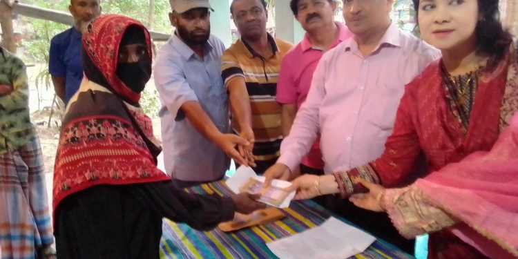 বাগেরহাটে নিহত জেলে পরিবারে গৃহ নির্মানে অনুদান প্রদান