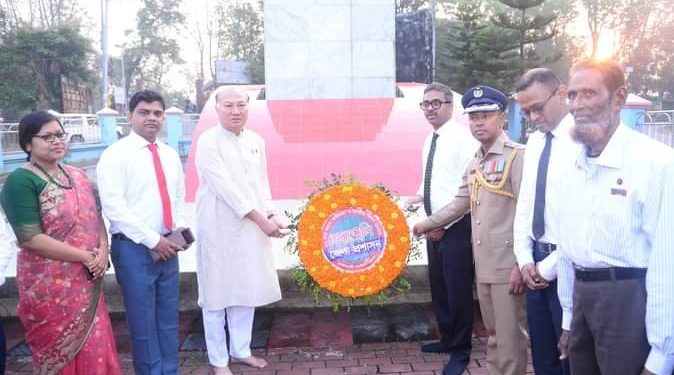 মহান স্বাধীনতা দিবসে রাঙামাটিতে বীর শহিদদের প্রতি সর্বস্তরের মানুষের শ্রদ্ধা নিবেদন