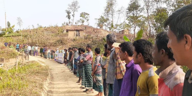 বড়লেখায় দুই সন্তানের জননীকে ধর্ষণ চেষ্টা