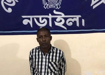 নড়াইলে ডিবি’র অভিযানে মাদকসহ ১৩ মামলার আসামি গ্রেপ্তার