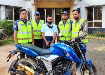 চৌদ্দগ্রামে চোরাই মোটরসাইকেল উদ্ধার, চোর আটক