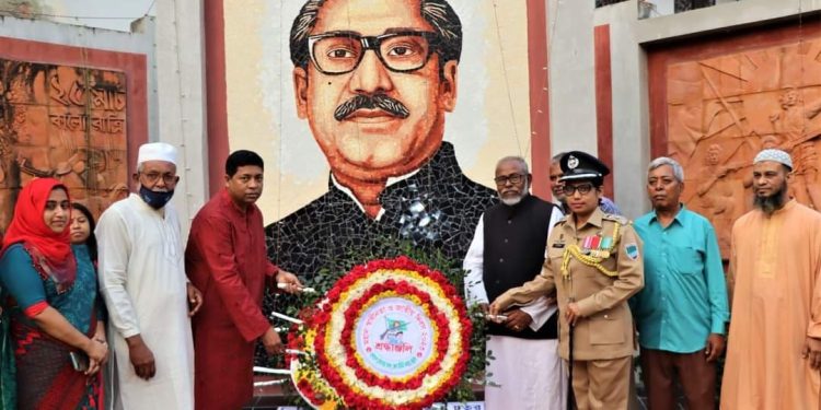 নড়াইলে মহান স্বাধীনতা ও জাতীয় দিবস উপলক্ষে পুস্পস্তবক অর্পণ ও শহিদদের বিনম্র শ্রদ্ধায় স্মরণ