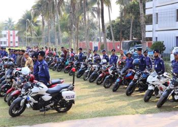 নিজেরা ট্রাফিক আইন মেনে চলুন, অন্যকে উৎসাহিত করুন: পুলিশ সুপার, নড়াইল