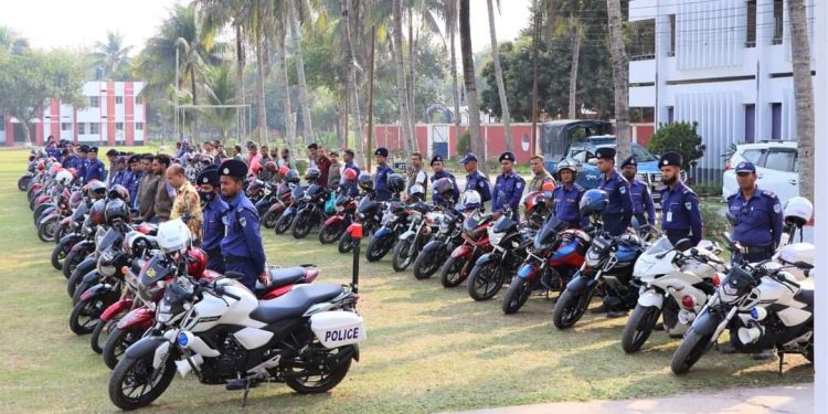 নিজেরা ট্রাফিক আইন মেনে চলুন, অন্যকে উৎসাহিত করুন: পুলিশ সুপার, নড়াইল