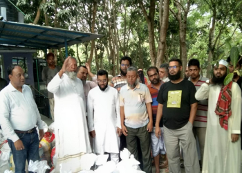 লৌহজং গাওদিয়া ইউনিয়নে মরহুম আজিজ ঢালী ফাউন্ডেশনের পক্ষ থেকে ইফতার সামগ্রী বিতরণ