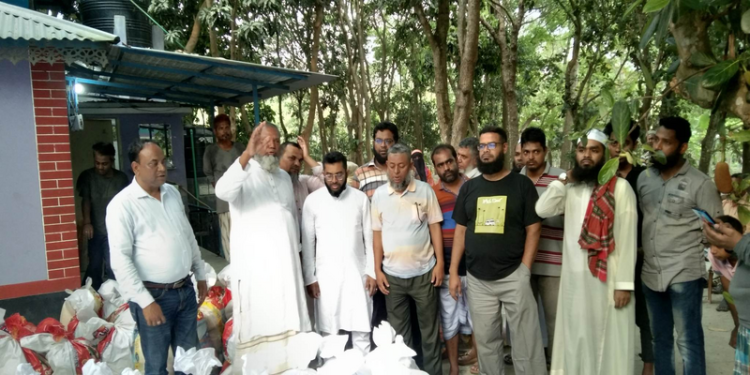লৌহজং গাওদিয়া ইউনিয়নে মরহুম আজিজ ঢালী ফাউন্ডেশনের পক্ষ থেকে ইফতার সামগ্রী বিতরণ