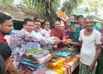 বিনয় ভূষণ তালুকদারের ঈদ উপহার বিতরণ