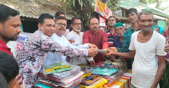 বিনয় ভূষণ তালুকদারের ঈদ উপহার বিতরণ