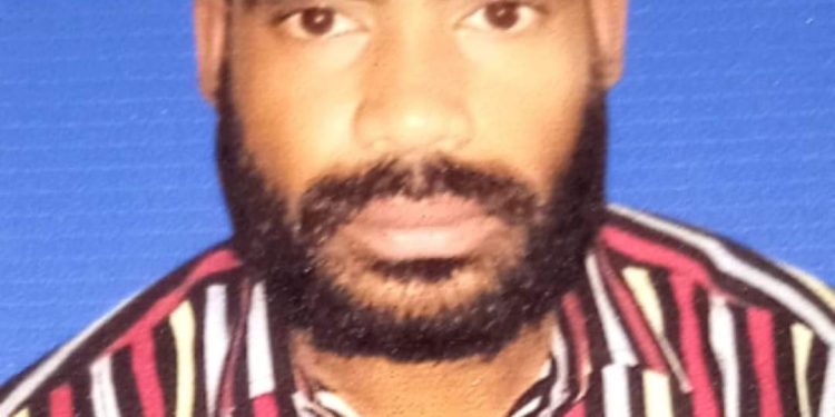 বাঘারপাড়া উপজেলার এক পল্লী গ্রাম তেঘরীর কামাল বাচতে চায়