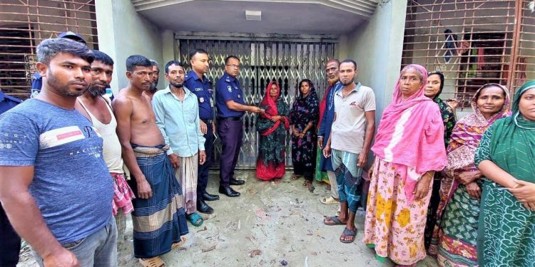 নড়াইলে পুলিশ সুপারের সহযোগিতায় স্বামী-সন্তানহারা অসহায় মা ফিরে পেলেন নিজ ঠিকানা