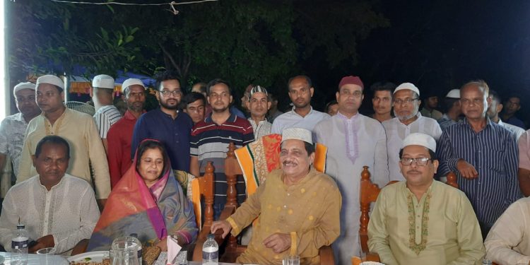 চরভদ্রাসনে শিকদার বাড়ির উদ‍্যোগে ইফতার ও দোয়া মাহফিল অনুষ্ঠিত