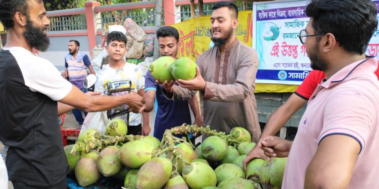 যশোরে অসাধু ব্যবসায়ীদের সিন্ডিকেট ভাঙতে ১শ টাকার ডাব ৬০ টাকায় বিক্রি