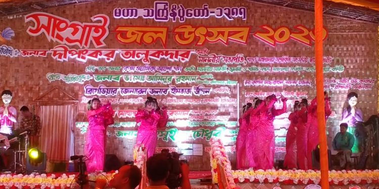 ‘জলকেলি’ দিয়ে শেষ হলো সাংগ্রাঁই উৎসব রাঙামাটিতে