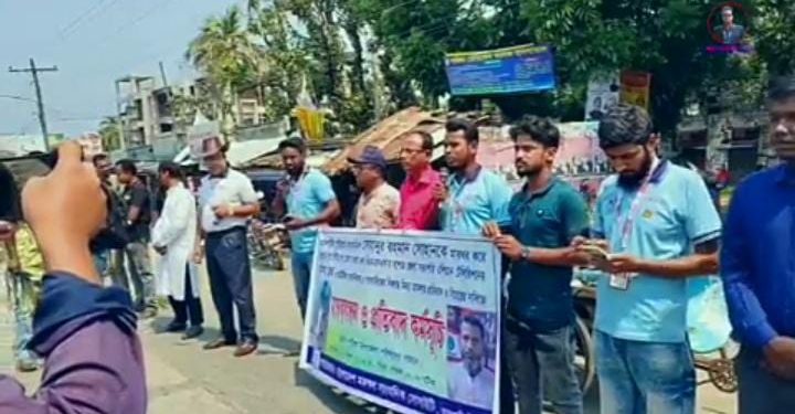 সারাদেশে সাংবাদিক নির্যাতন ও মিথ্যা মামলার প্রতিবাদে রাজশাহীর পুঠিয়ায় বিএমএসএস’র মানববন্ধন