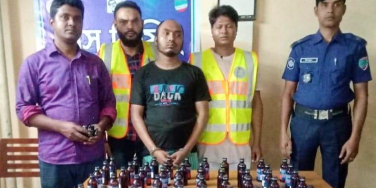 বেনাপোলে ফেনসিডিল ও গাঁজা উদ্ধার, আটক ২