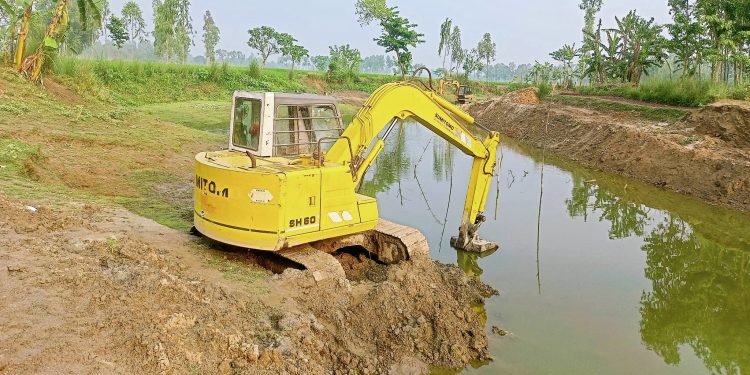 সুন্দরগঞ্জে ব্যাপক দুর্নীতি অনিয়মের মধ্য দিয়ে শেষ হতে যাচ্ছে ল্যাংগা খালের খনন কাজ