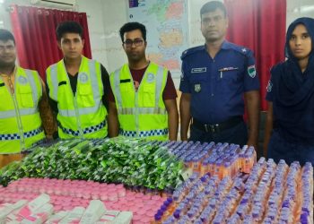 শার্শায় অবৈধ ভারতীয় কসমেটিকস পণ্যসহ দুই নারী আটক