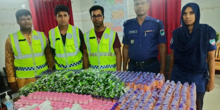 শার্শায় অবৈধ ভারতীয় কসমেটিকস পণ্যসহ দুই নারী আটক