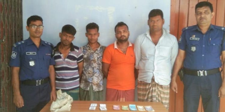 নড়াইলে পুলিশের অভিযানে জুয়ার সরঞ্জামসহ গ্রেপ্তার-৪