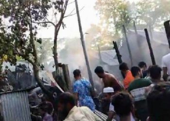 ভাঙ্গায় নিমেষে বসত ঘর পুড়ে ছাই সর্বশ্য হারালো দুটি পরিবার