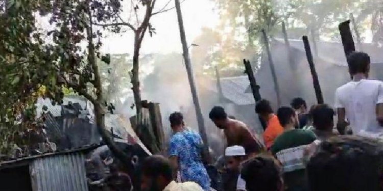 ভাঙ্গায় নিমেষে বসত ঘর পুড়ে ছাই সর্বশ্য হারালো দুটি পরিবার