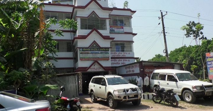 যশোরের বাঘারপাড়ার নারিকেল বাড়িয়া ডক্টরস ক্লিনিকের মালিকসহ ৫জনের বিরুদ্ধে আদালতে মামলা