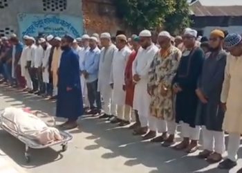 সাংবাদিক মির্জা আহসান হাবিবের জানাজায় মানুষের ঢল