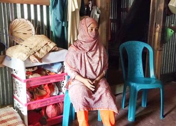 কলাপাড়ায় বিয়ের দাবিতে স্কুল শিক্ষকের বাড়িতে প্রেমিকার অবস্থান