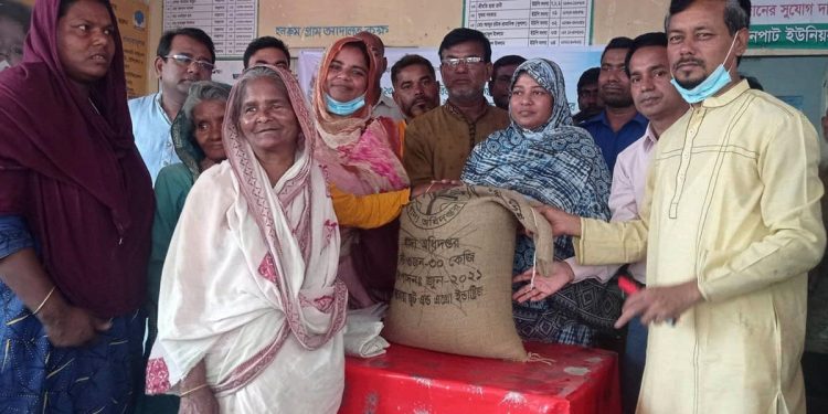 রংপুরে ভিজিএফ’র চাল পাচ্ছে আড়াই লাখের বেশি পরিবার