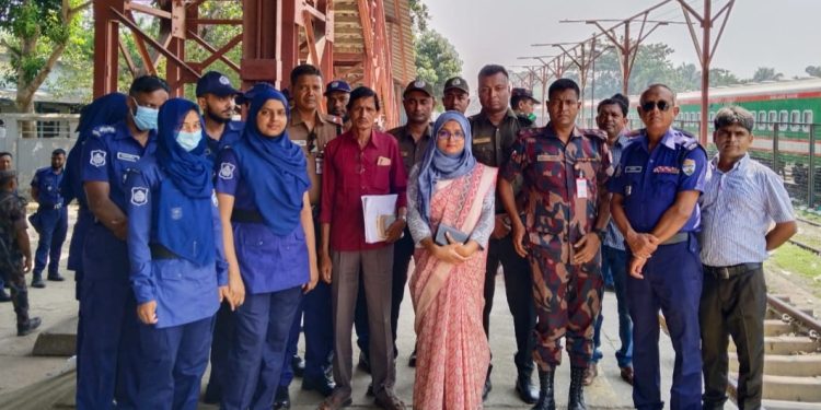 বেনাপোলে “বন্ধন এক্সপ্রেস” ট্রেনে টাস্কফোর্সের অভিযান অব্যাহত