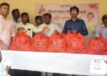 রাজশাহীর বাঘাই গড়গড়ী ইউনিয়নে ঈদ উপহার বিতরণ