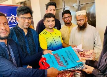 সালথায় বিভাগদী ডেভেলপমেন্ট অর্গানাইজেশনের ঈদবস্ত্র বিতরণ