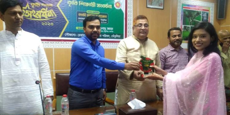 তেঁতুলিয়ায় কৃতি শিক্ষার্থীদের সংবর্ধনা প্রদান 