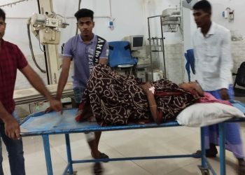 নড়াইলে ইভটিজিংয়ের প্রতিবাদ করায় হামলায় মহিলাসহ আহত ৬ 